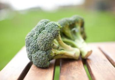 西兰花具有抗癌保健的作用,怎样搭配效果好呢？