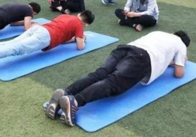 男生平板支撑一般多久