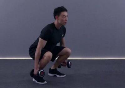 哑铃大腿训练动作