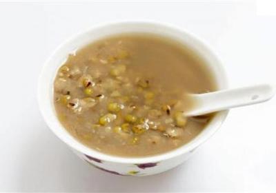 三伏天第一汤——三豆汤，并非大多数人想的绿豆汤，祛湿又补肾、解暑不伤胃，天越热越要喝