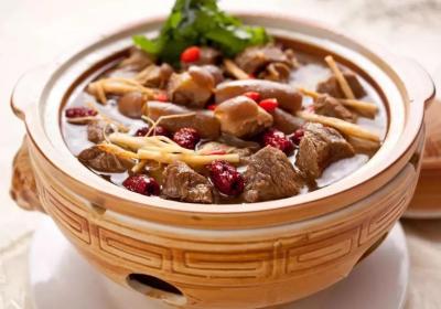 手脚冰凉、脾胃虚寒，来一碗温补的羊肉汤！