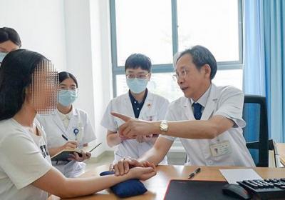 谢炜：四十载仁心守杏林 双主院区共谱新篇