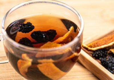 桑葚泡水喝的功效与作用、禁忌和食用方法