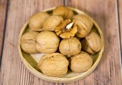 小核桃的功效与作用、禁忌和食用方法