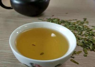 鸡骨草叶泡茶的功效是什么？饮用鸡骨草叶茶需要注意什么？