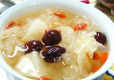银耳雪梨炖瘦肉汤具有降火功效