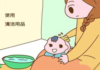 给婴幼儿洗屁屁的步骤