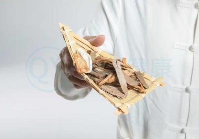 湿热下注的治疗方法有哪些？