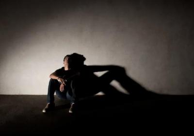企业家因儿子叛逆患上抑郁症，用药后更崩溃的事发生了……